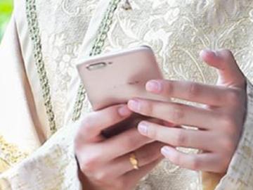 疑似OPPO R11亮相 隱藏天線、雙鏡頭配置